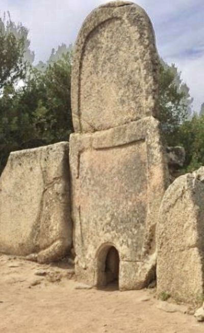 Imbiancati: belli fuori, putridi dentro. Parvenze