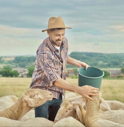 Shepherd who follows and is followed